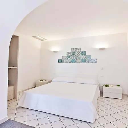 Punta Sallustro B&B 리파리